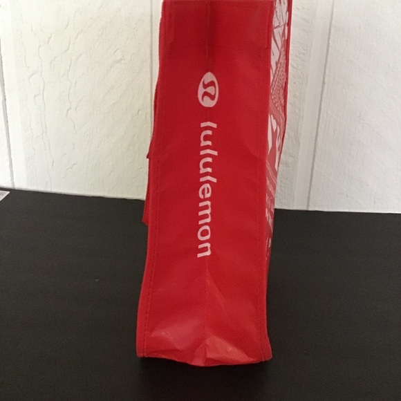 LULULEMON RED AND WHITE SMALL MANIFESTO REUSABLE TOTE BAG - Picture 2 of 11